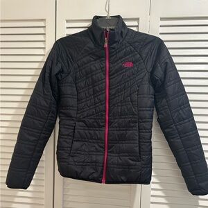 The North Face Black Quilted Jacket with Fuschia lining w Zip details, XS